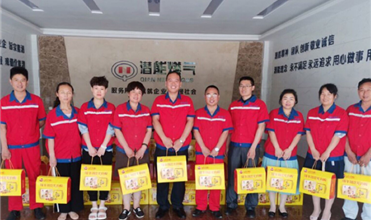 浓情迎端午 温馨送祝福-918博天堂集团为员工发放端午节礼品